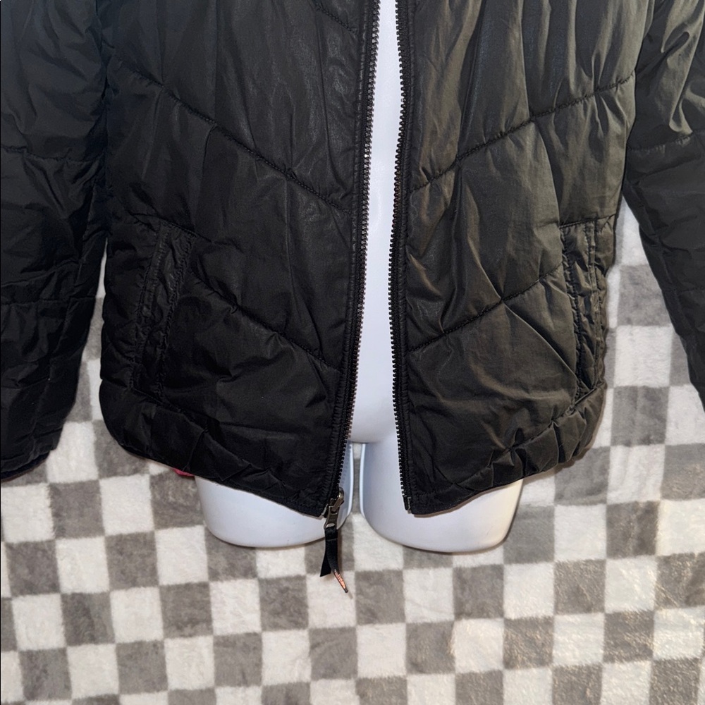 North Face Girls Zip Up Black & Pink Reversible Puffer Jacket Size 18/ XL. - Picture 3 of 12